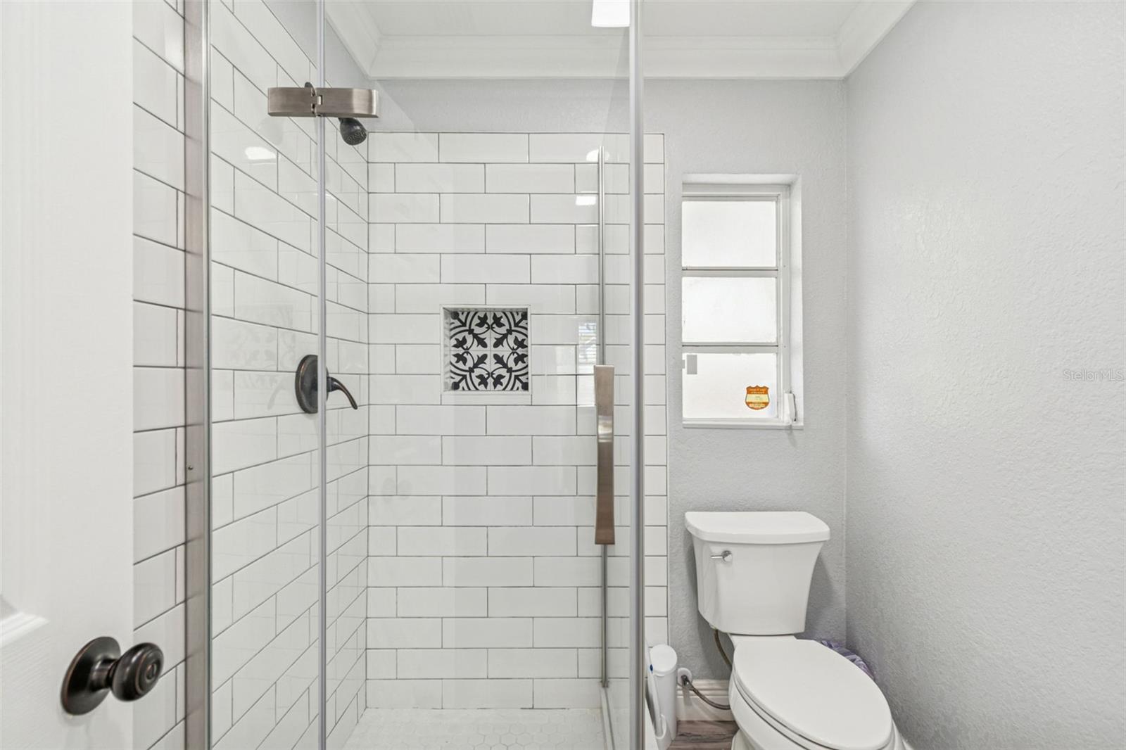 Image 20 of 49 For 2810 Silver Lake Avenue