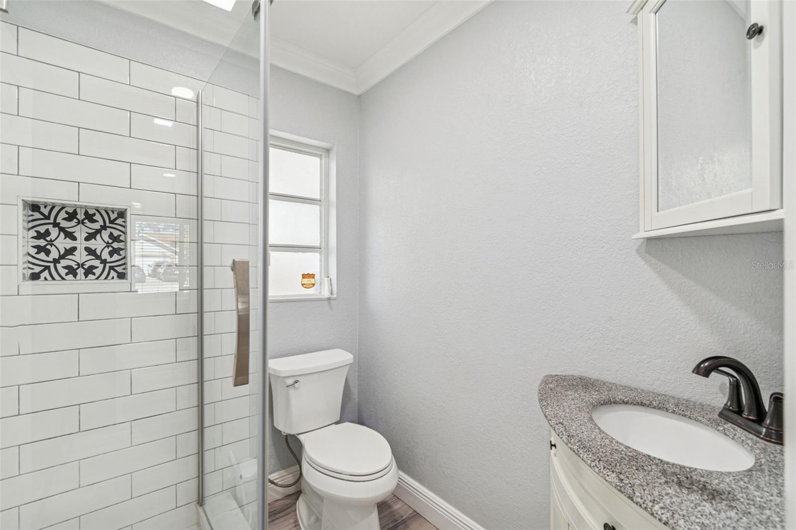 Image 21 of 49 For 2810 Silver Lake Avenue