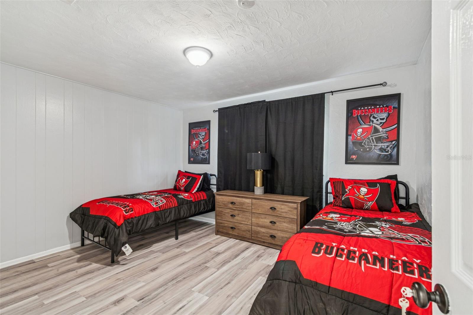 Image 22 of 49 For 2810 Silver Lake Avenue