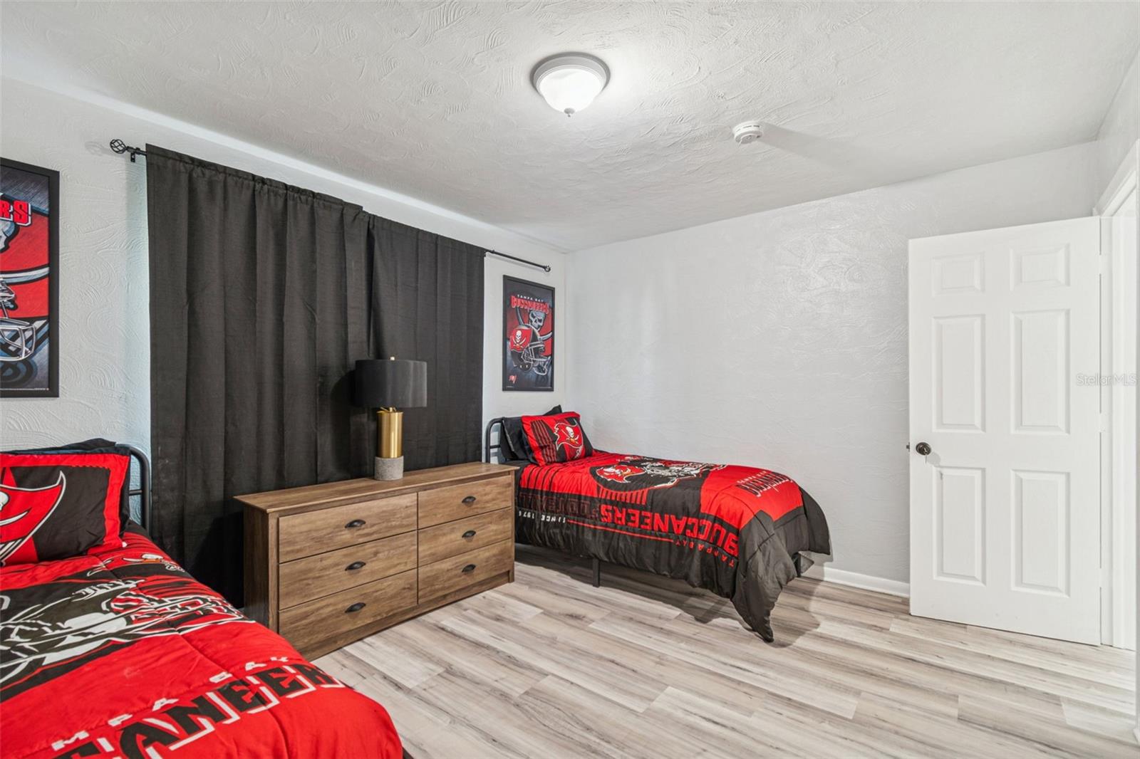 Image 23 of 49 For 2810 Silver Lake Avenue