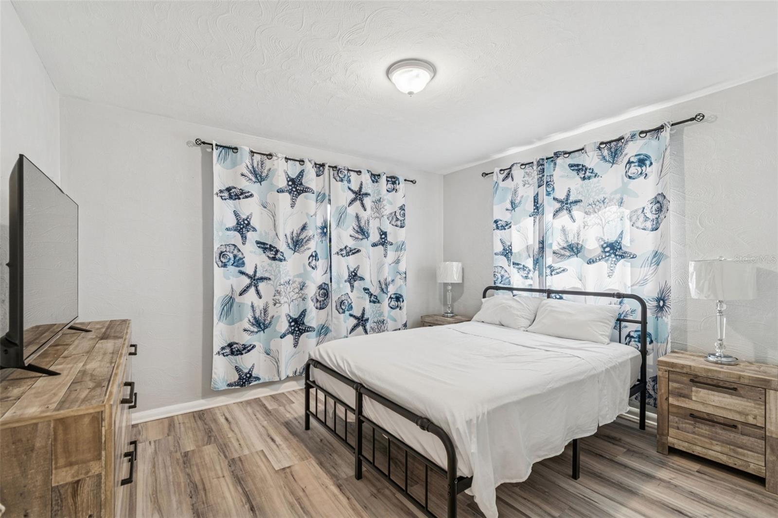 Image 24 of 49 For 2810 Silver Lake Avenue