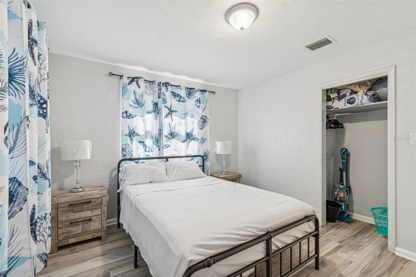 Image 25 of 49 For 2810 Silver Lake Avenue