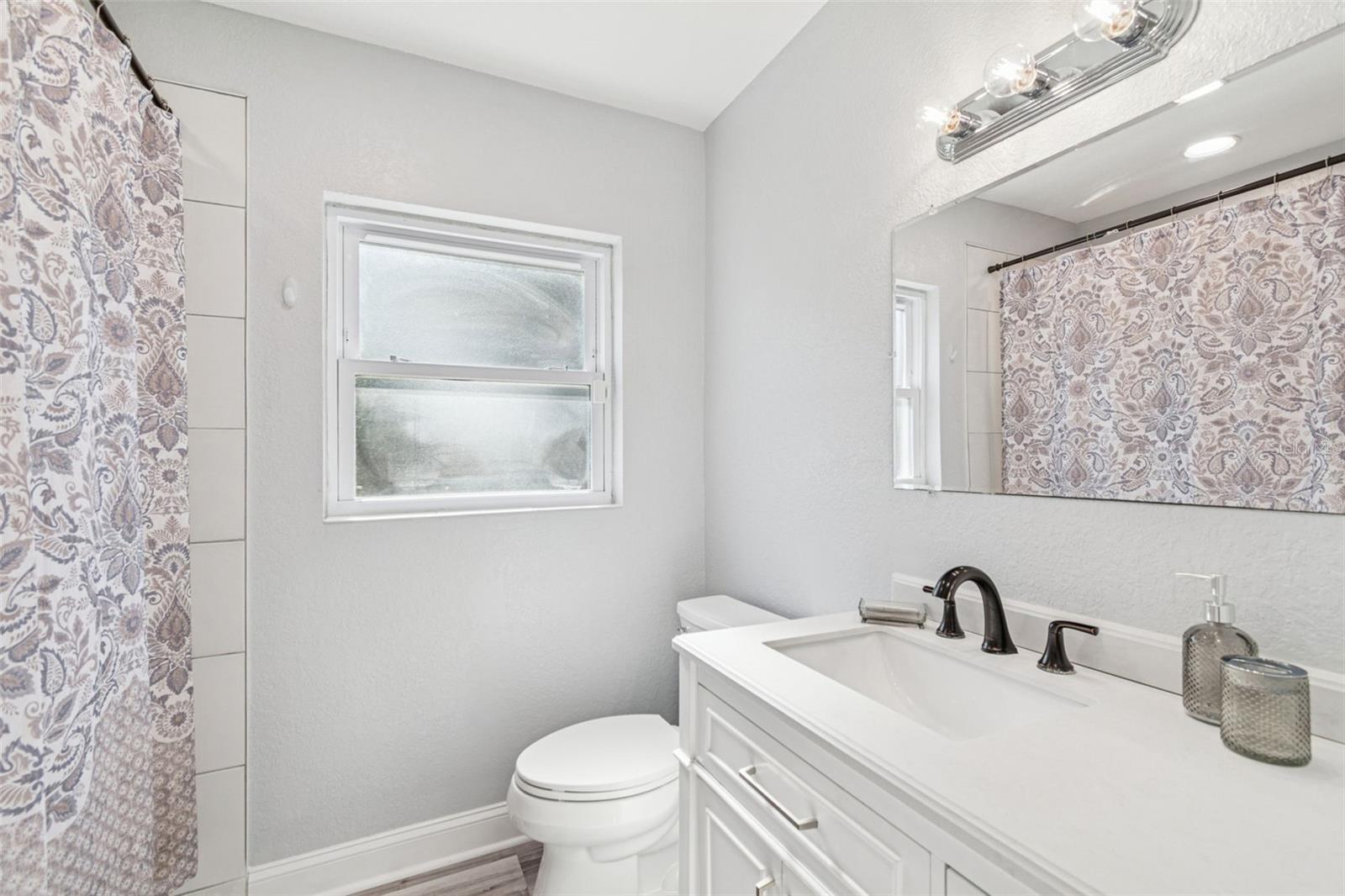 Image 27 of 49 For 2810 Silver Lake Avenue