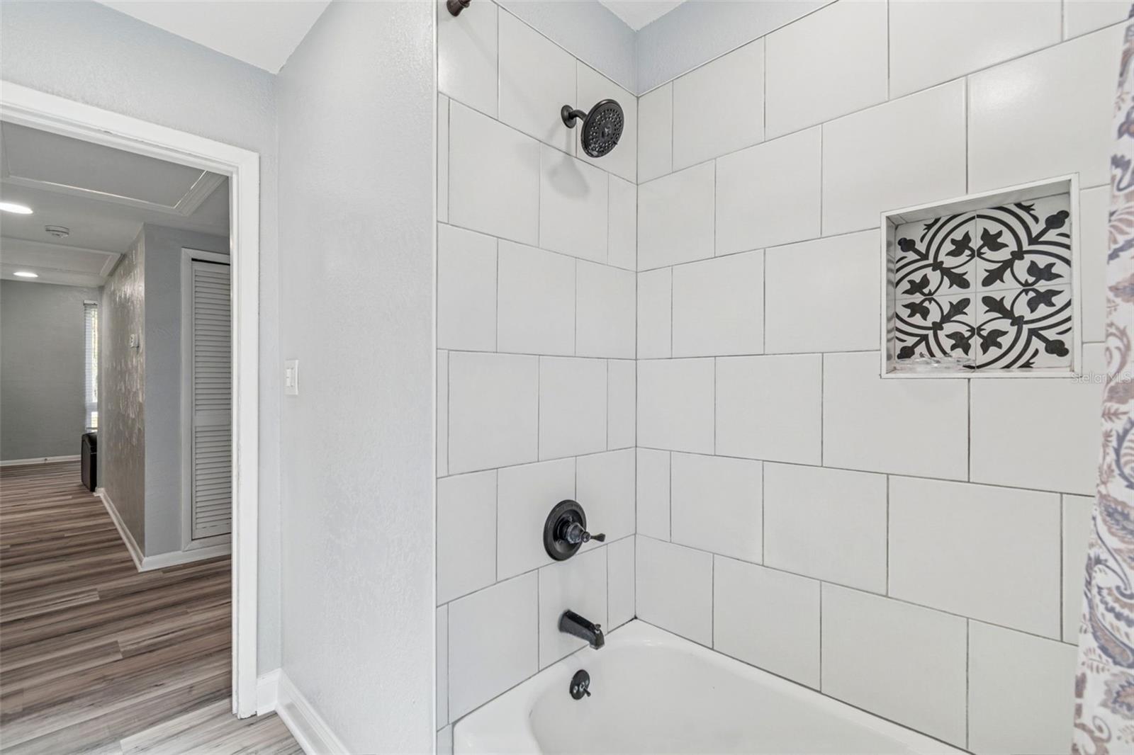 Image 29 of 49 For 2810 Silver Lake Avenue