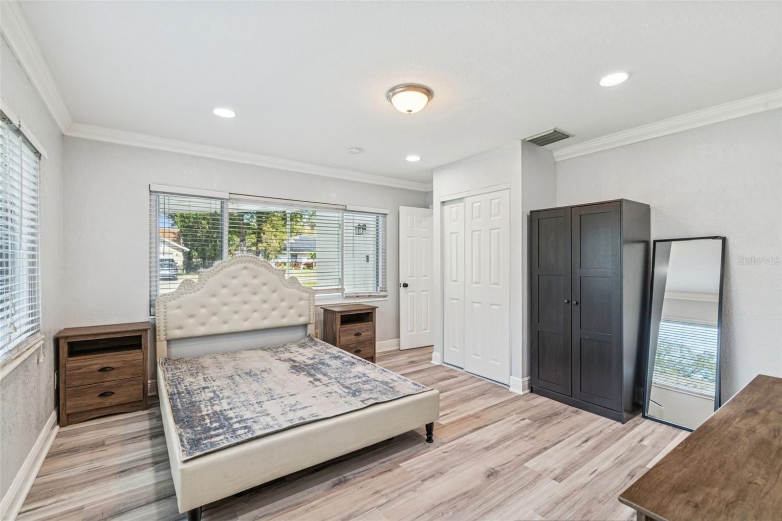 Image 30 of 49 For 2810 Silver Lake Avenue