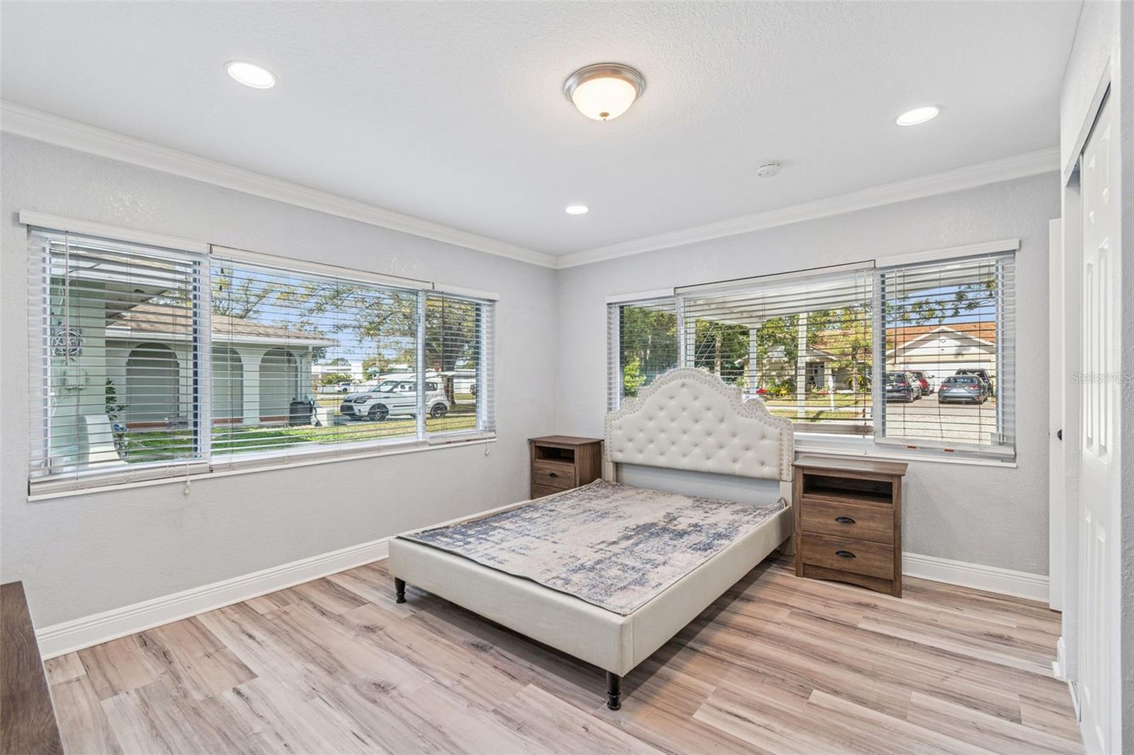 Image 31 of 49 For 2810 Silver Lake Avenue