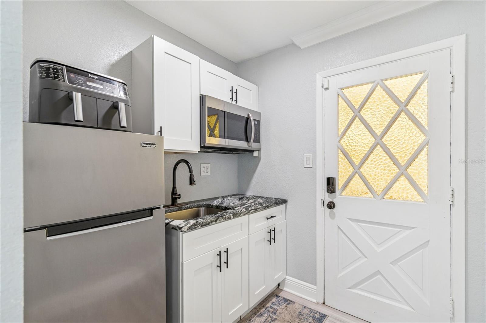 Image 32 of 49 For 2810 Silver Lake Avenue