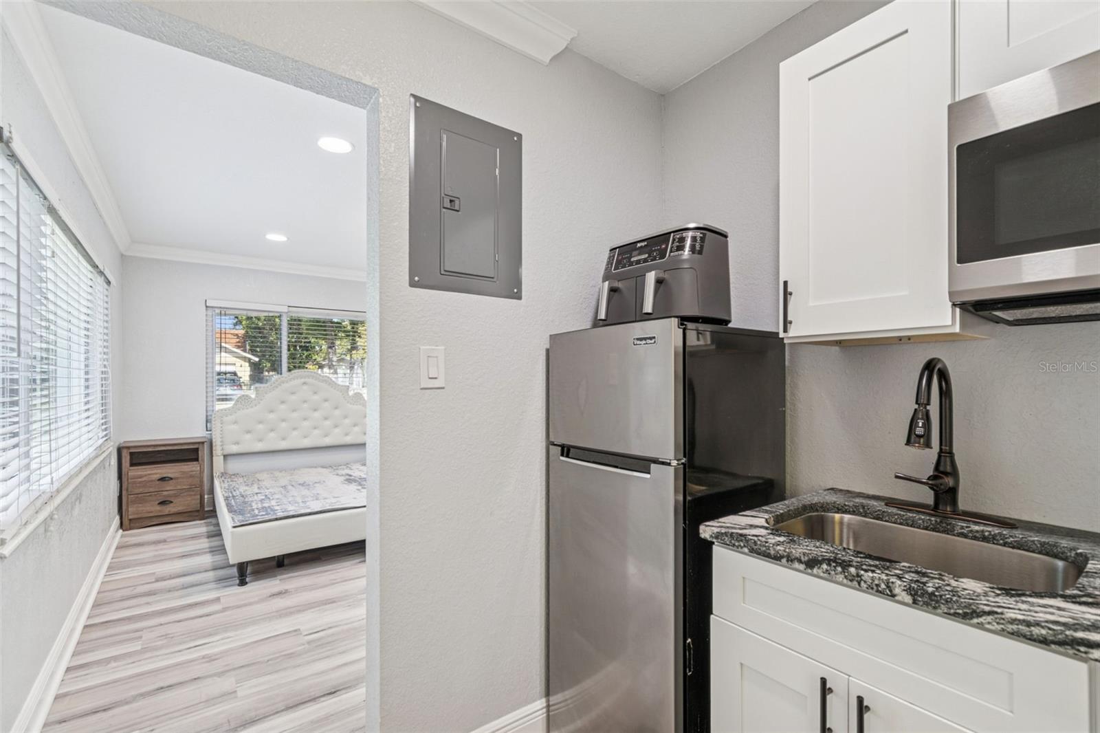 Image 33 of 49 For 2810 Silver Lake Avenue