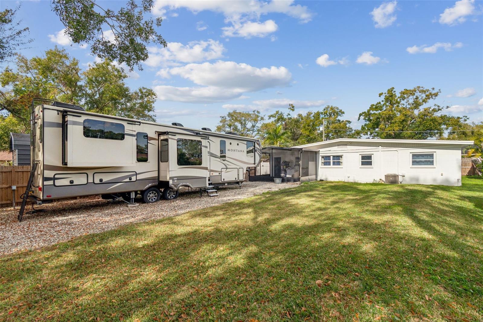 Image 34 of 49 For 2810 Silver Lake Avenue