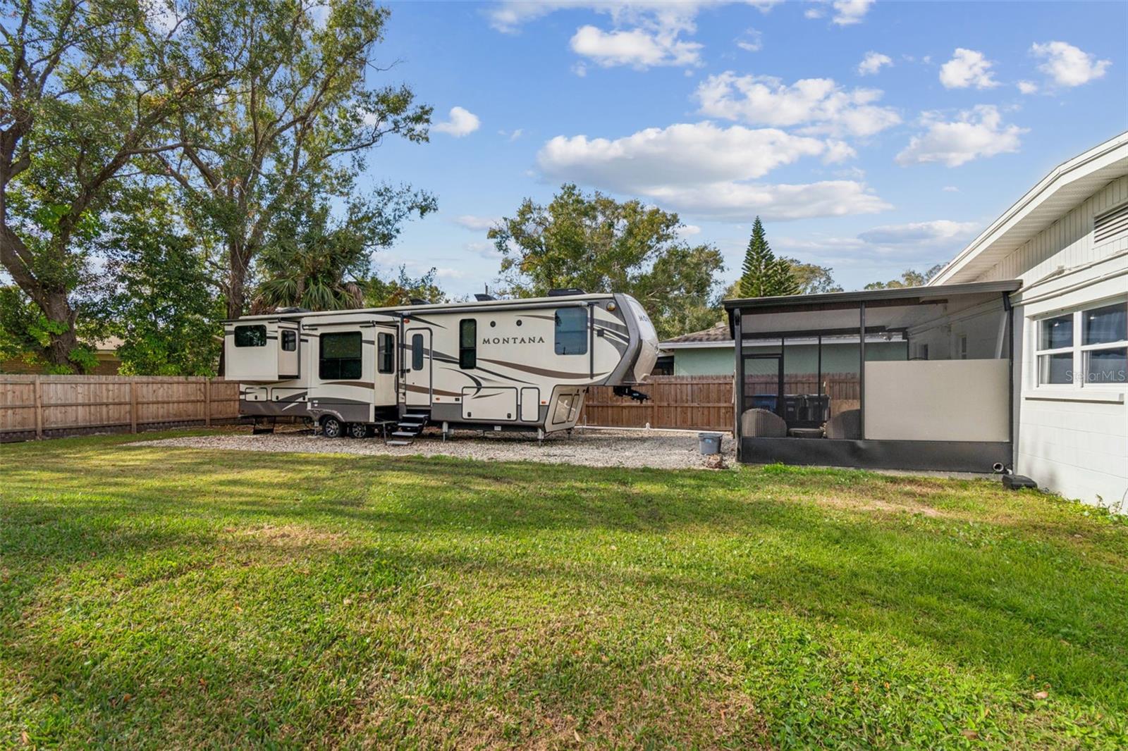 Image 36 of 49 For 2810 Silver Lake Avenue