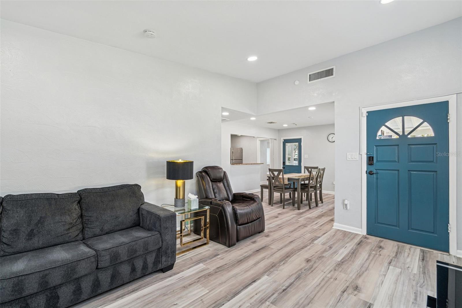 Image 7 of 49 For 2810 Silver Lake Avenue