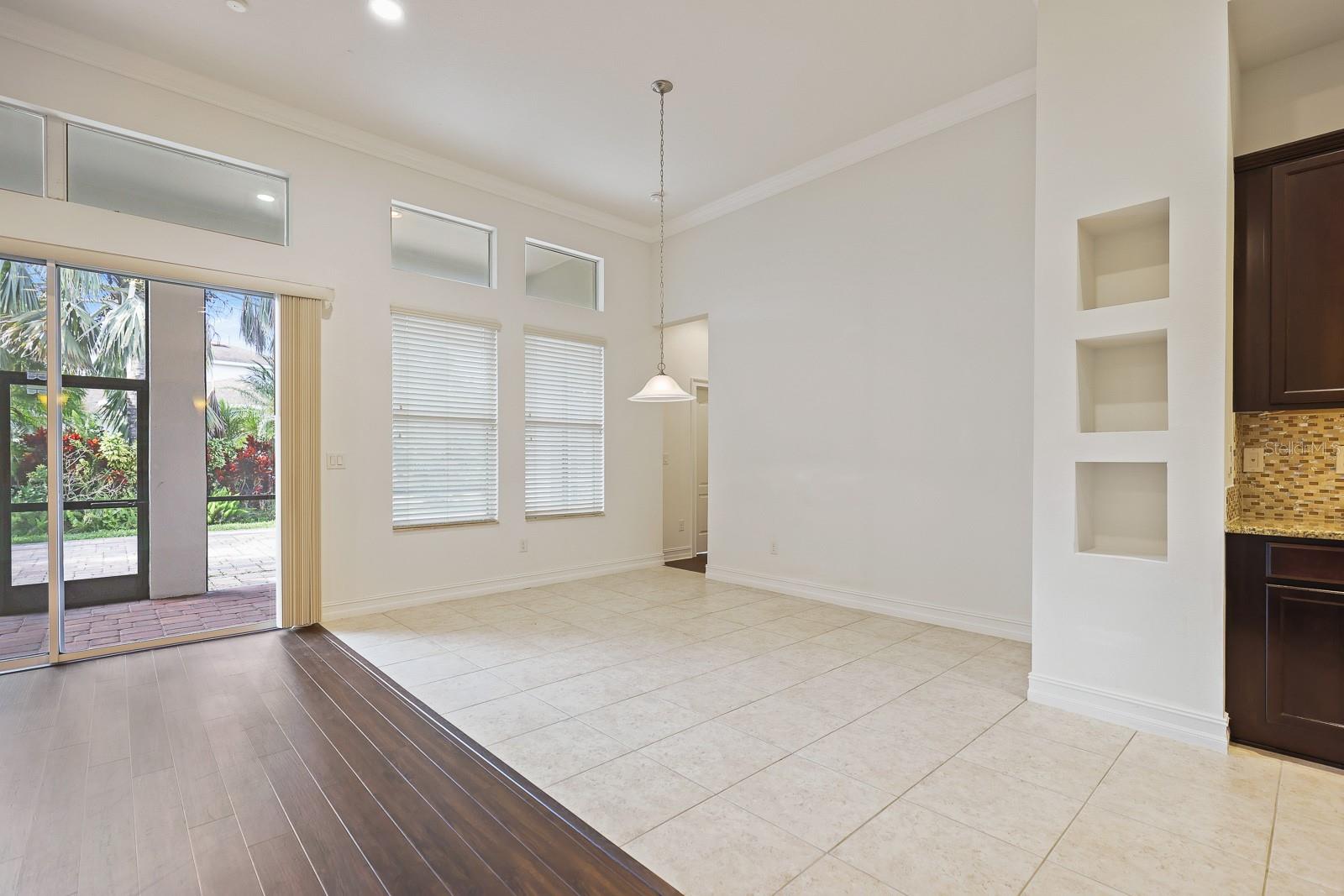 Image 14 of 49 For 6716 Park Strand Drive