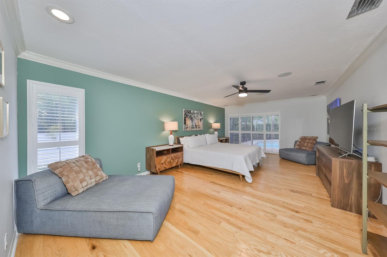 Image 10 of 42 For 817 Bannockburn Avenue