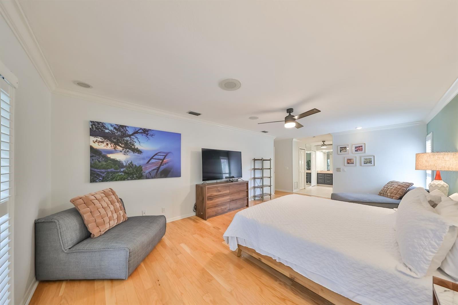 Image 12 of 42 For 817 Bannockburn Avenue