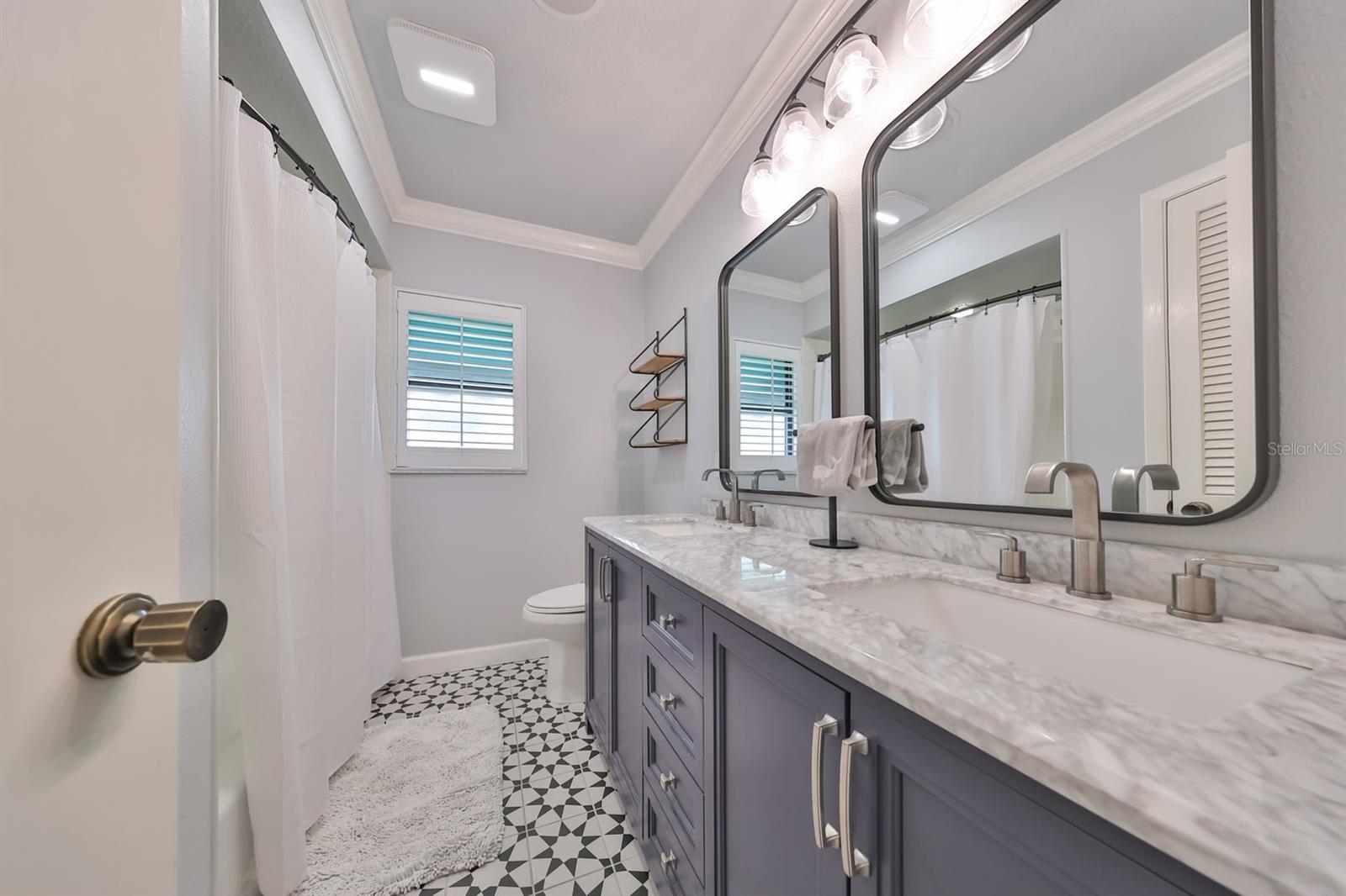 Image 17 of 42 For 817 Bannockburn Avenue