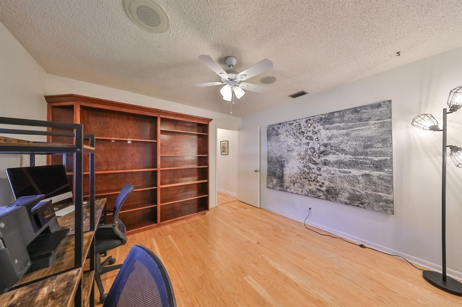 Image 20 of 42 For 817 Bannockburn Avenue