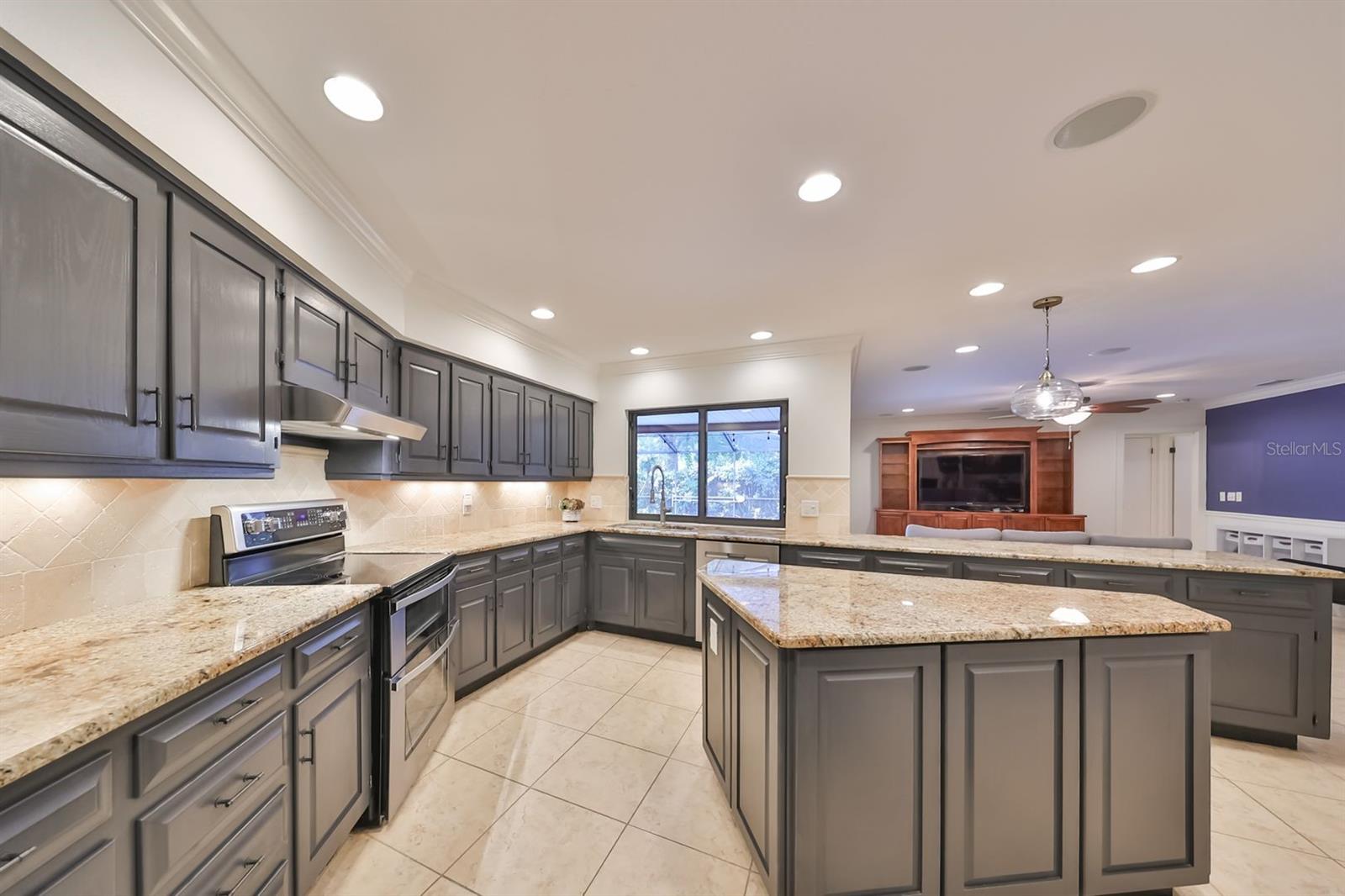 Image 21 of 42 For 817 Bannockburn Avenue