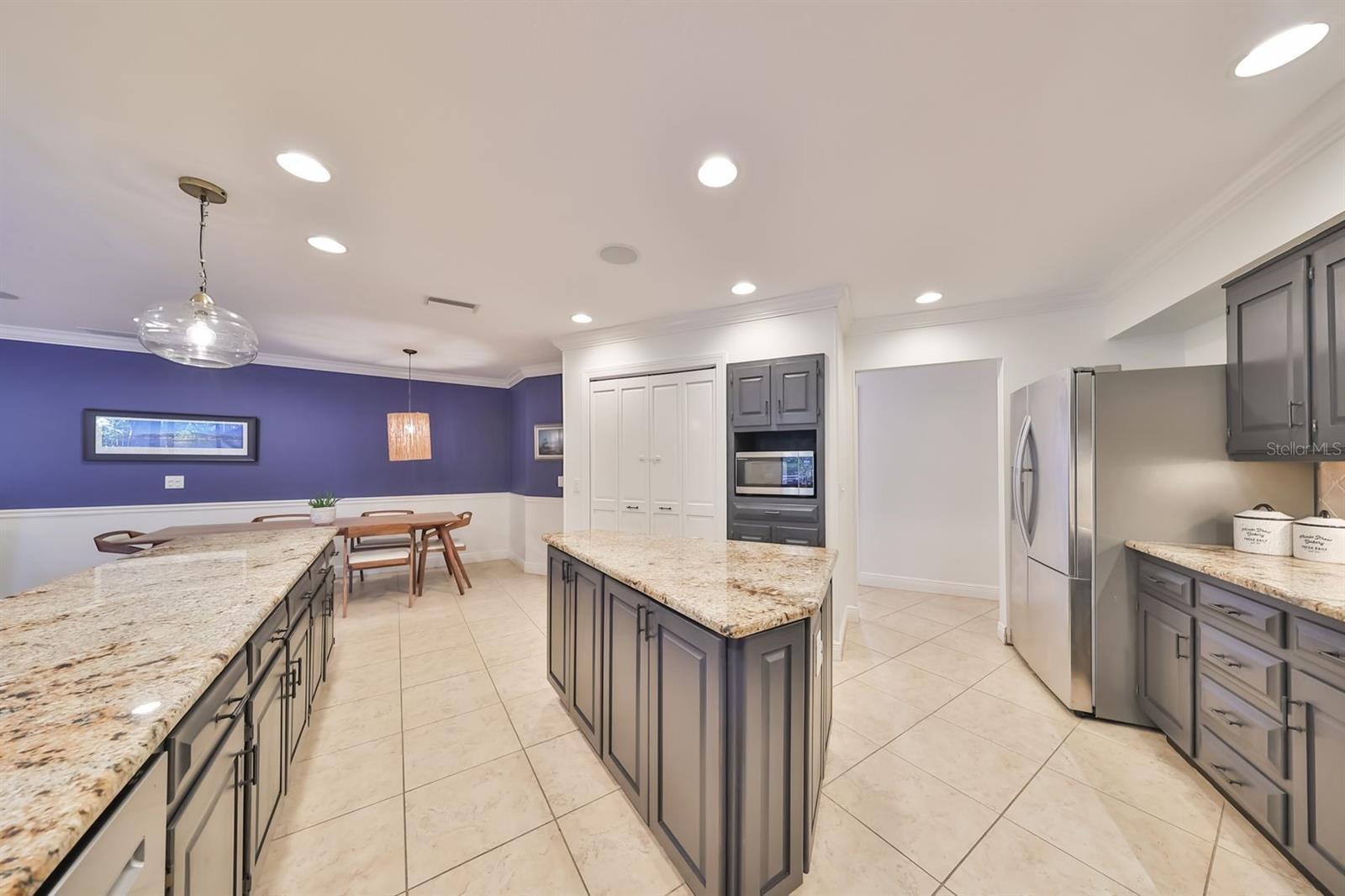 Image 22 of 42 For 817 Bannockburn Avenue