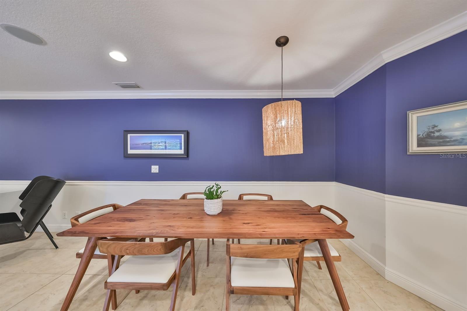 Image 24 of 42 For 817 Bannockburn Avenue