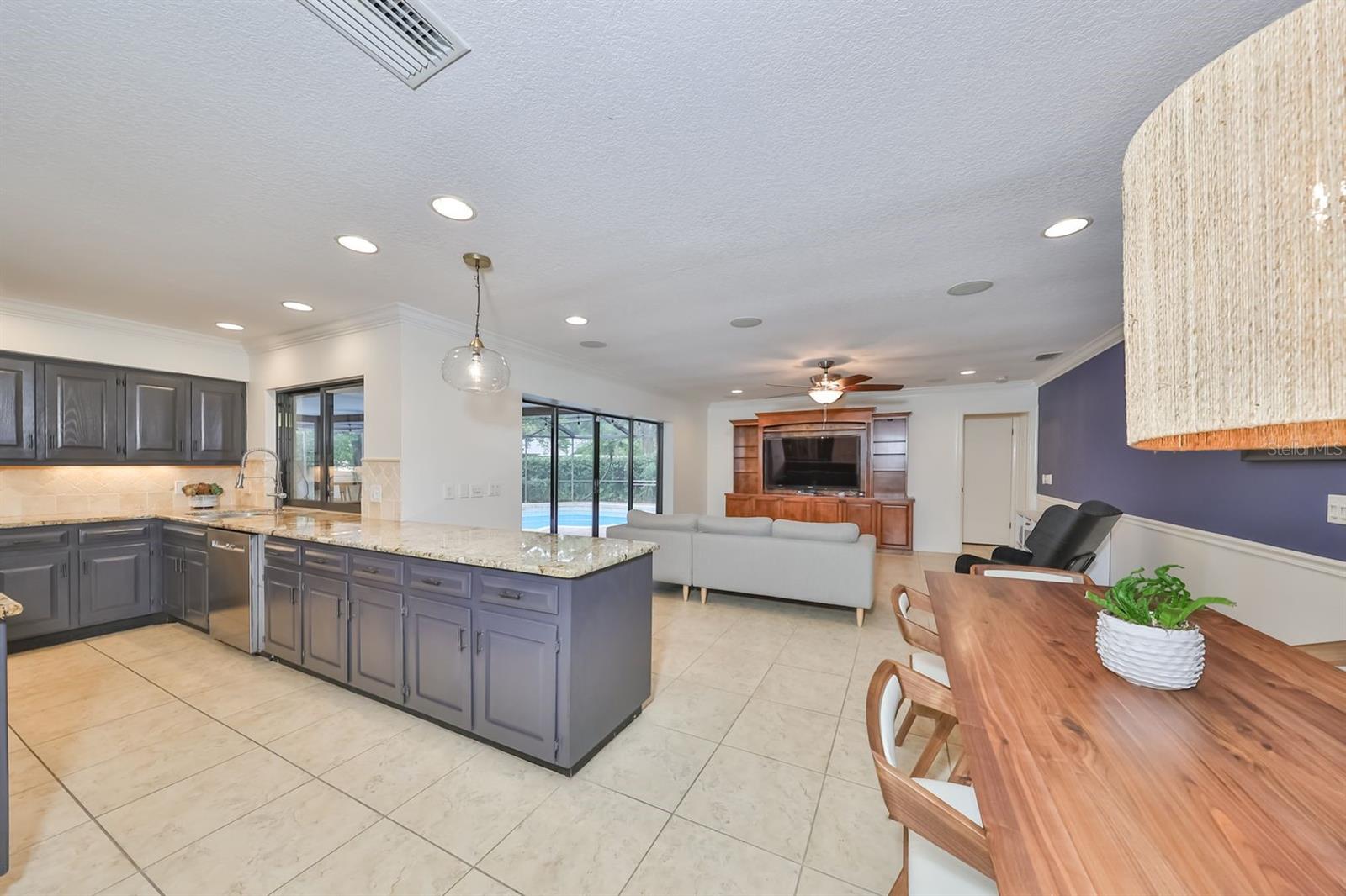 Image 25 of 42 For 817 Bannockburn Avenue