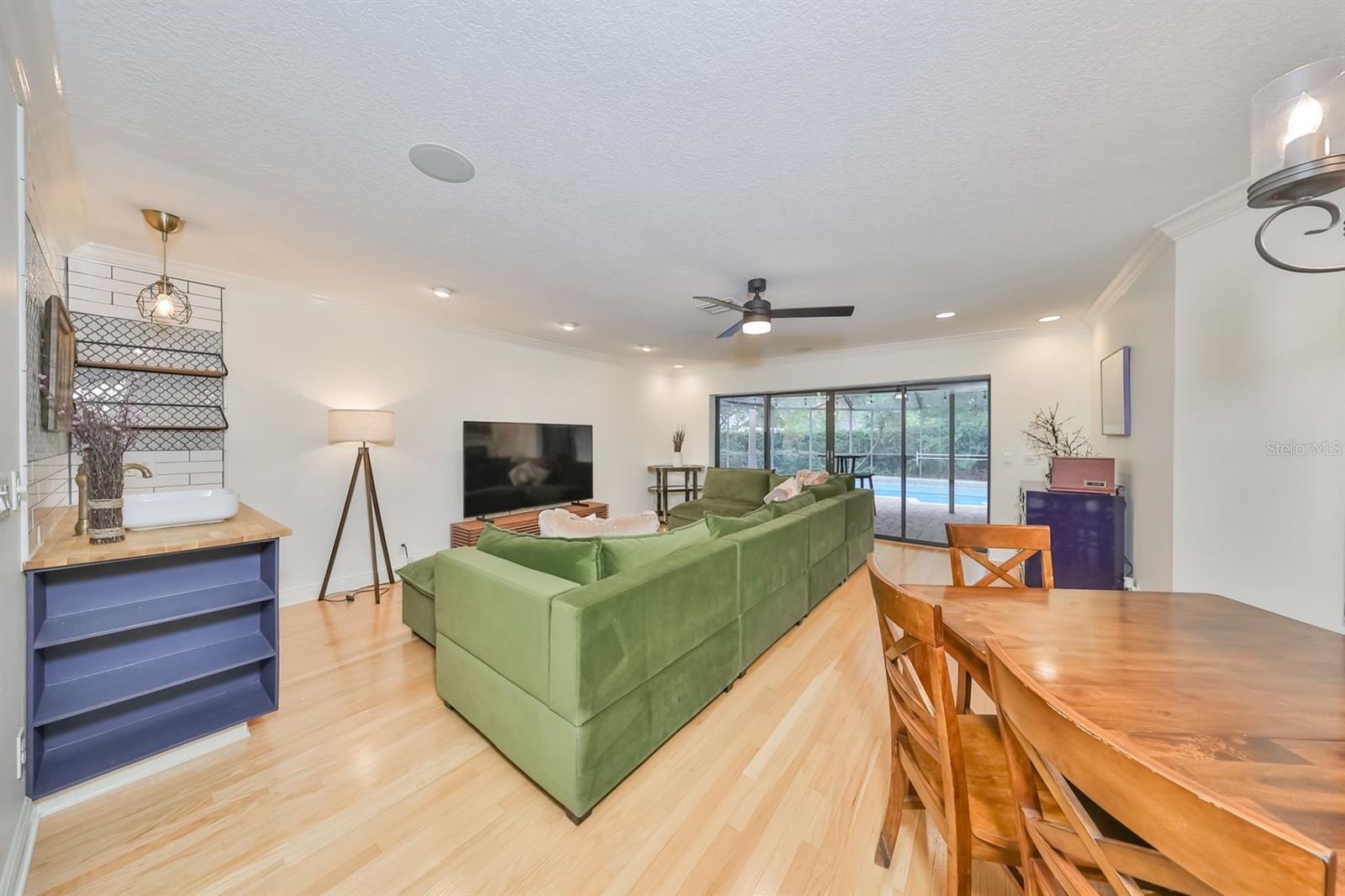 Image 3 of 42 For 817 Bannockburn Avenue