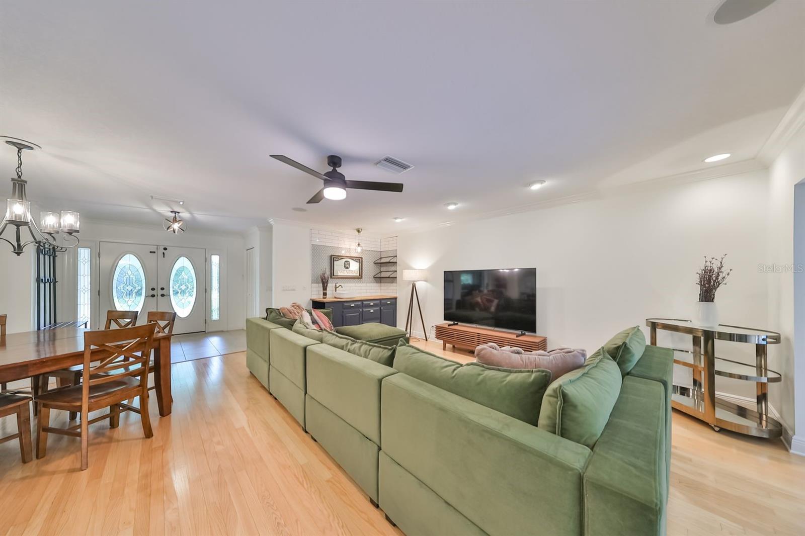 Image 7 of 42 For 817 Bannockburn Avenue