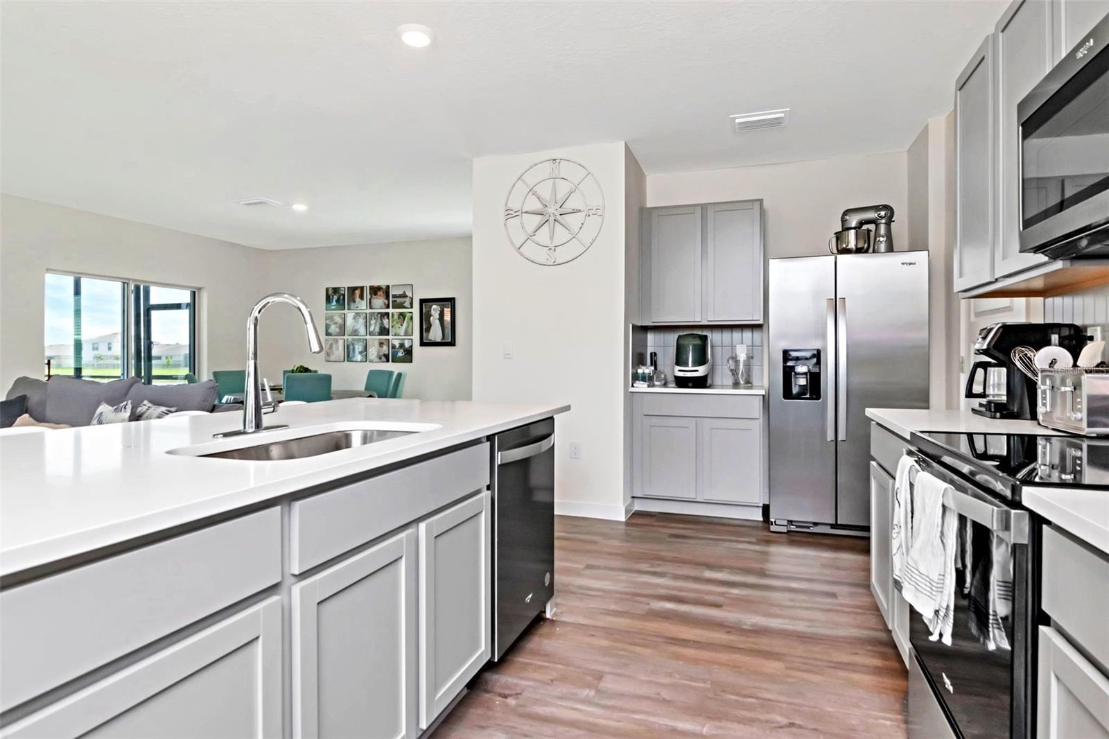 Image 13 of 39 For 9744 Crescent Ray Drive