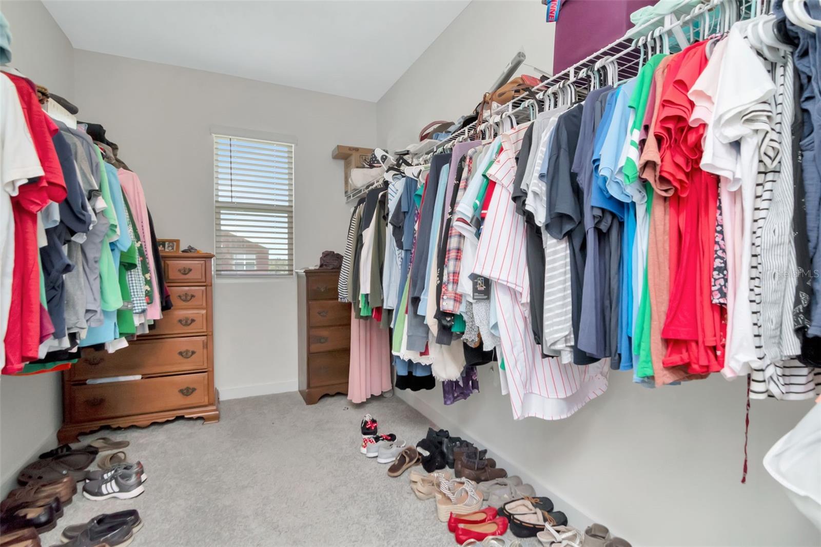 Image 17 of 39 For 9744 Crescent Ray Drive