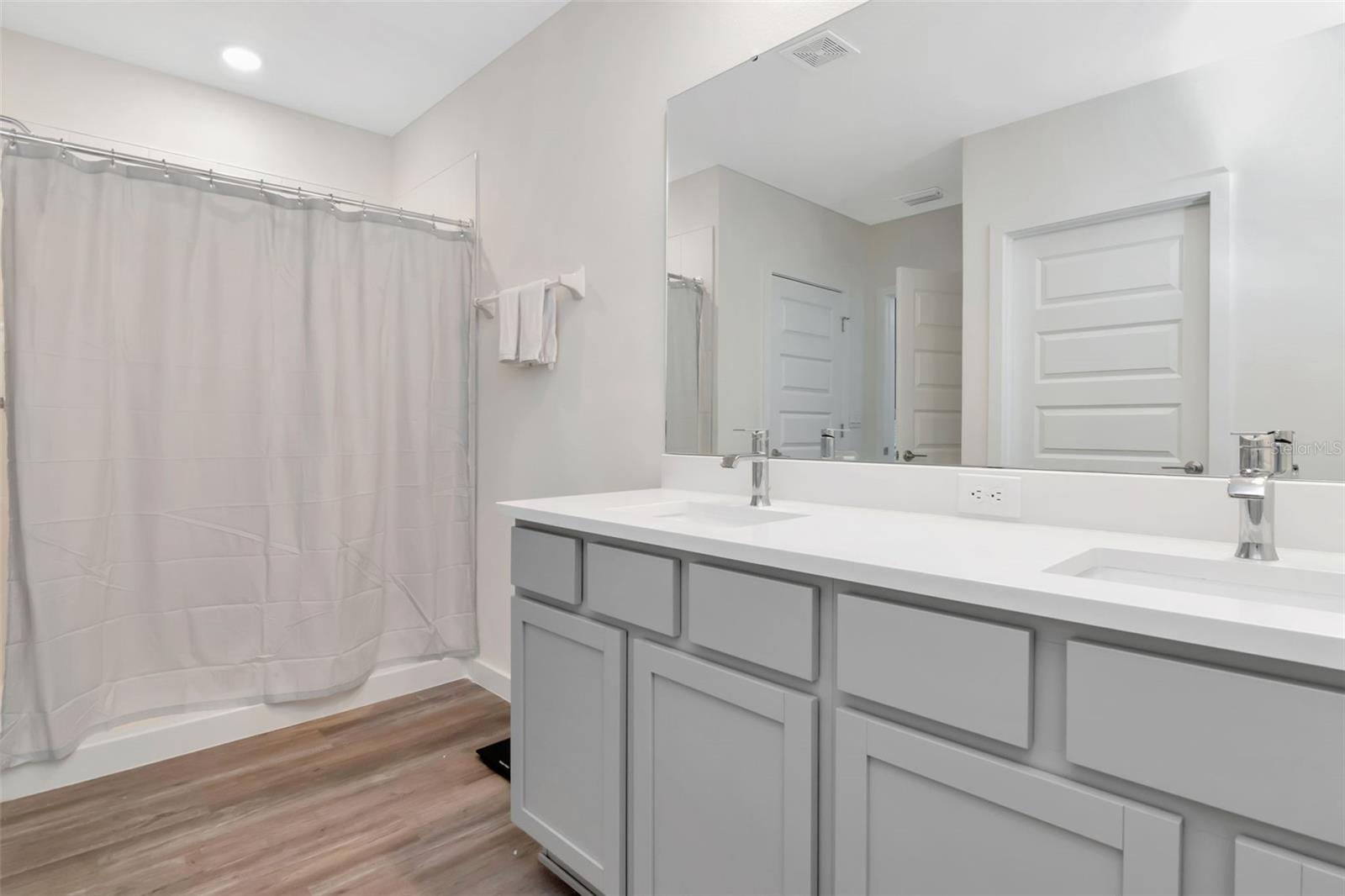 Image 19 of 39 For 9744 Crescent Ray Drive