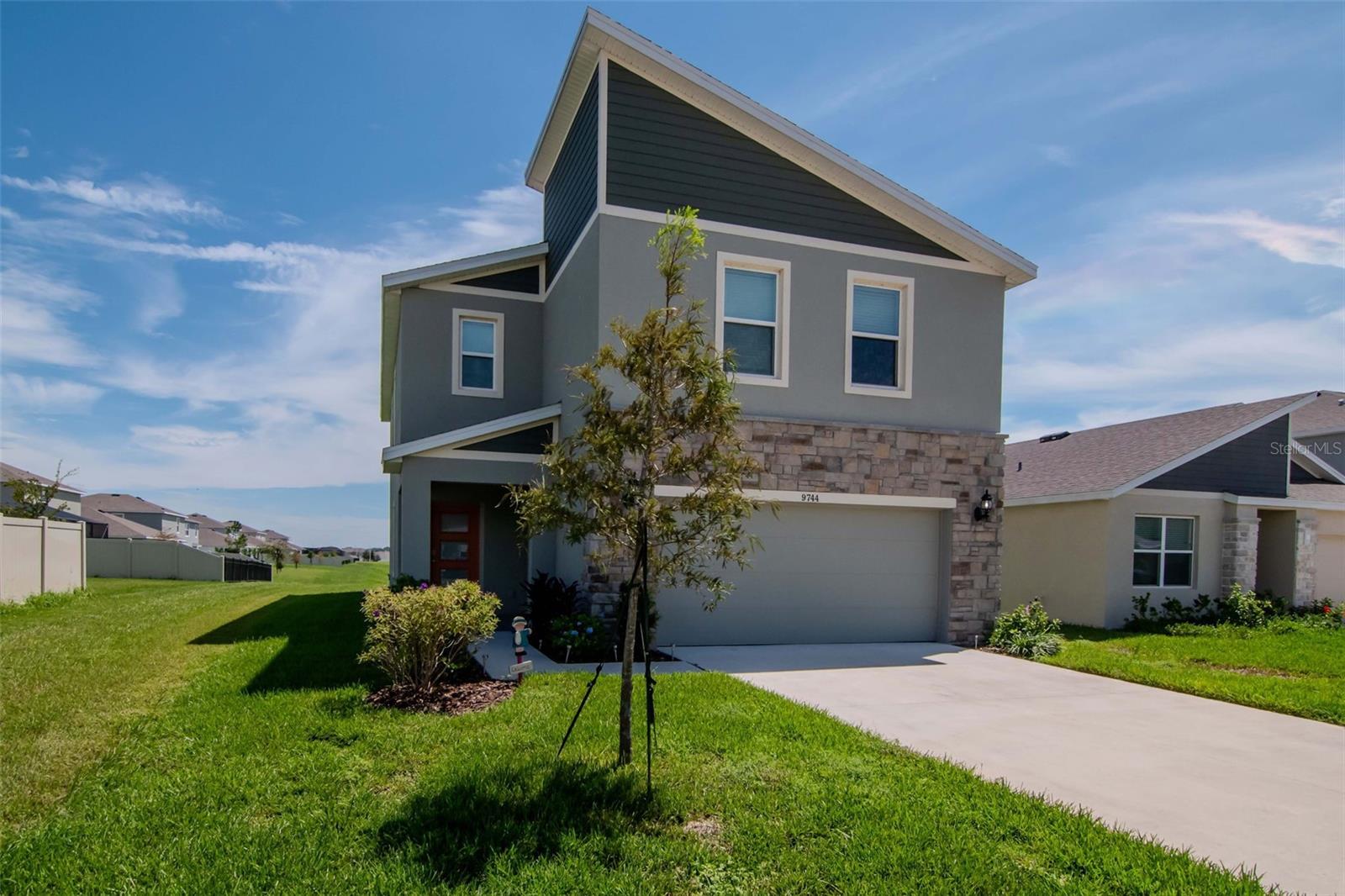 Image 2 of 39 For 9744 Crescent Ray Drive