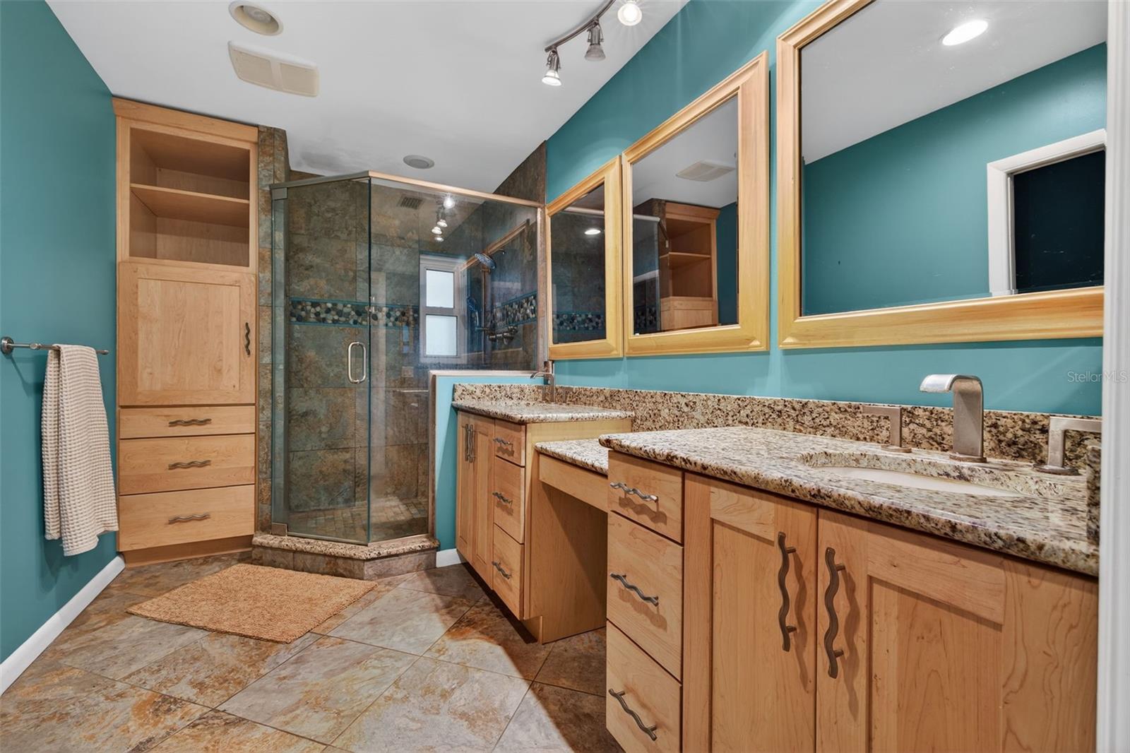 Image 18 of 36 For 1007 Palm Terrace Drive