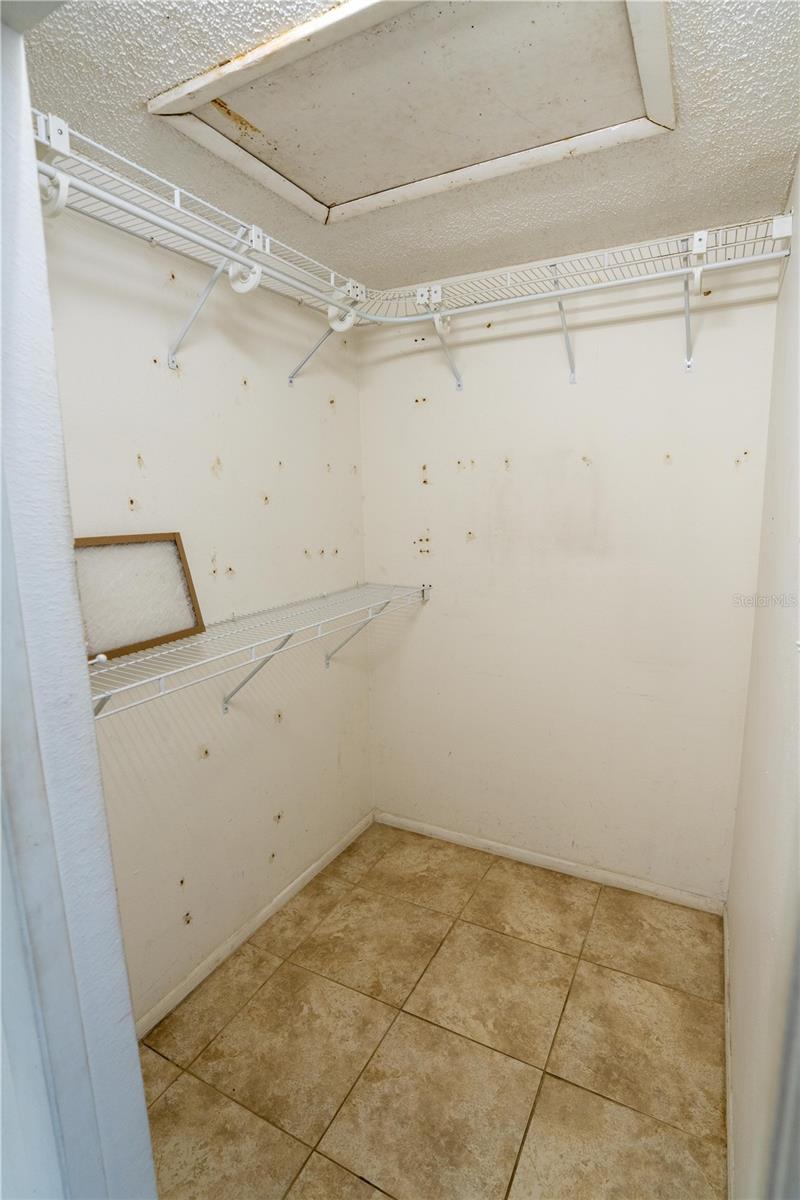 Image 18 of 38 For 2015 Sheffield Court