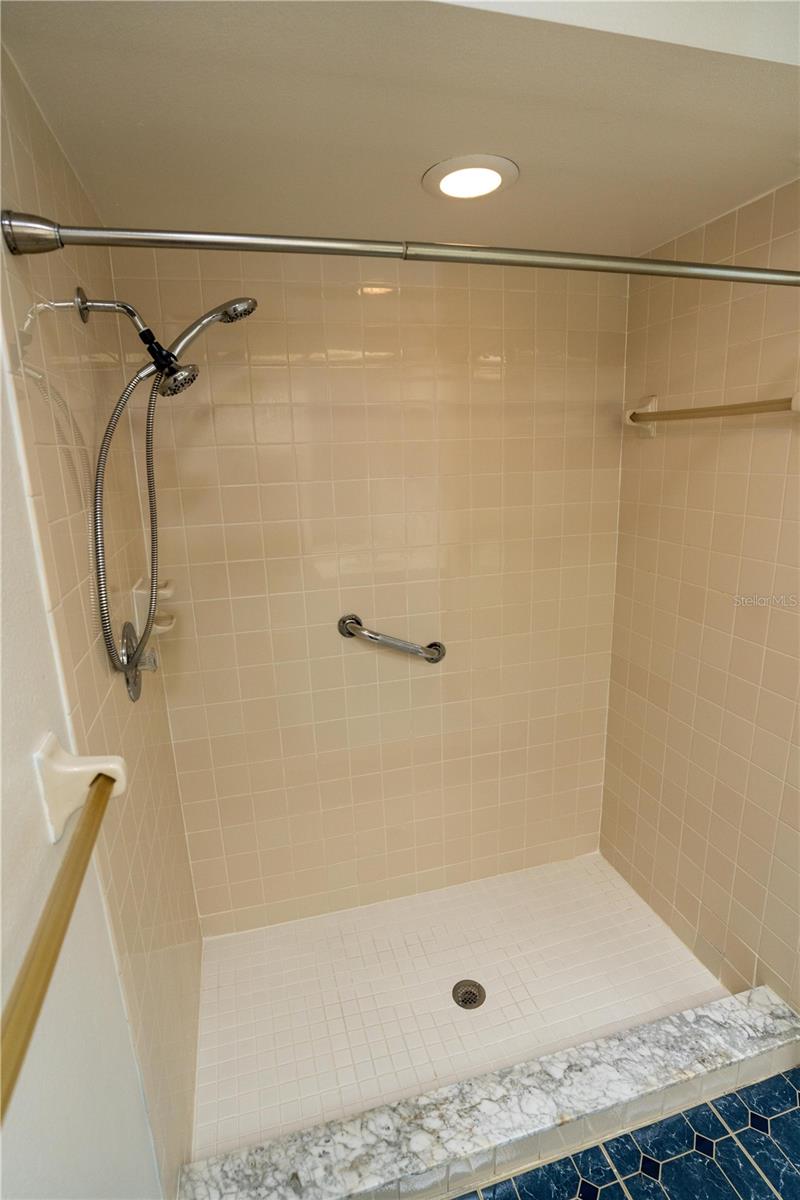 Image 21 of 38 For 2015 Sheffield Court