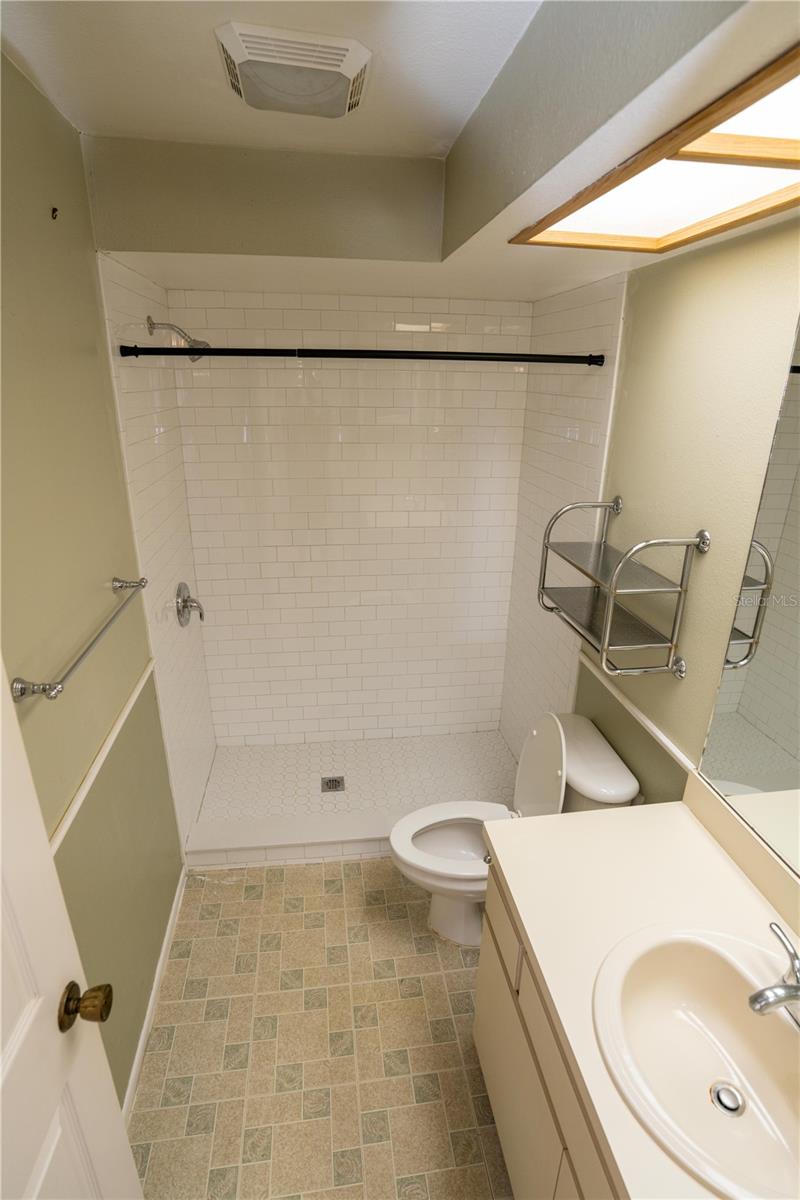 Image 25 of 38 For 2015 Sheffield Court