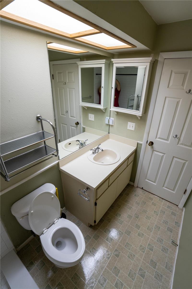 Image 26 of 38 For 2015 Sheffield Court