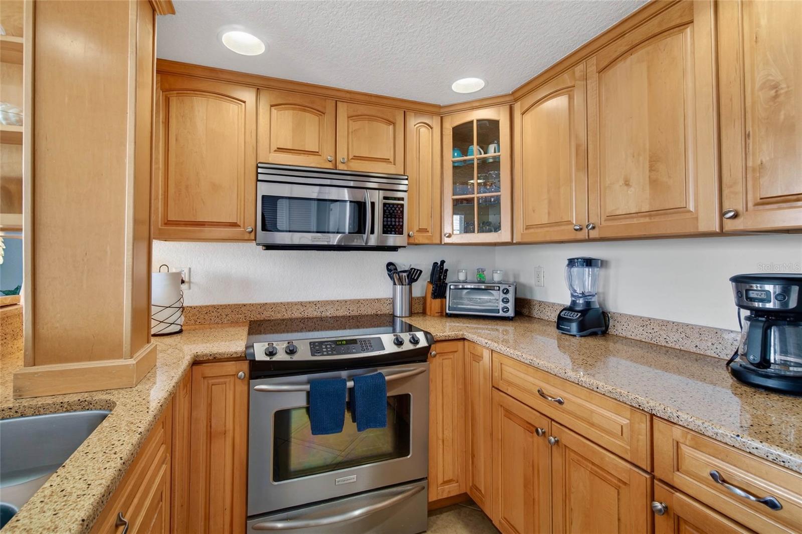 Image 15 of 50 For 445 Hamden Drive 405