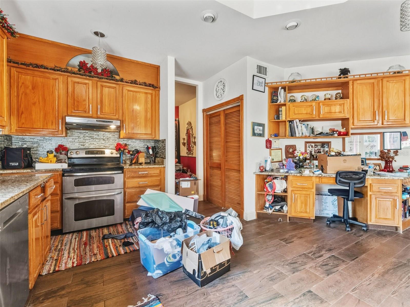 Image 15 of 73 For 5516 Frontier Drive