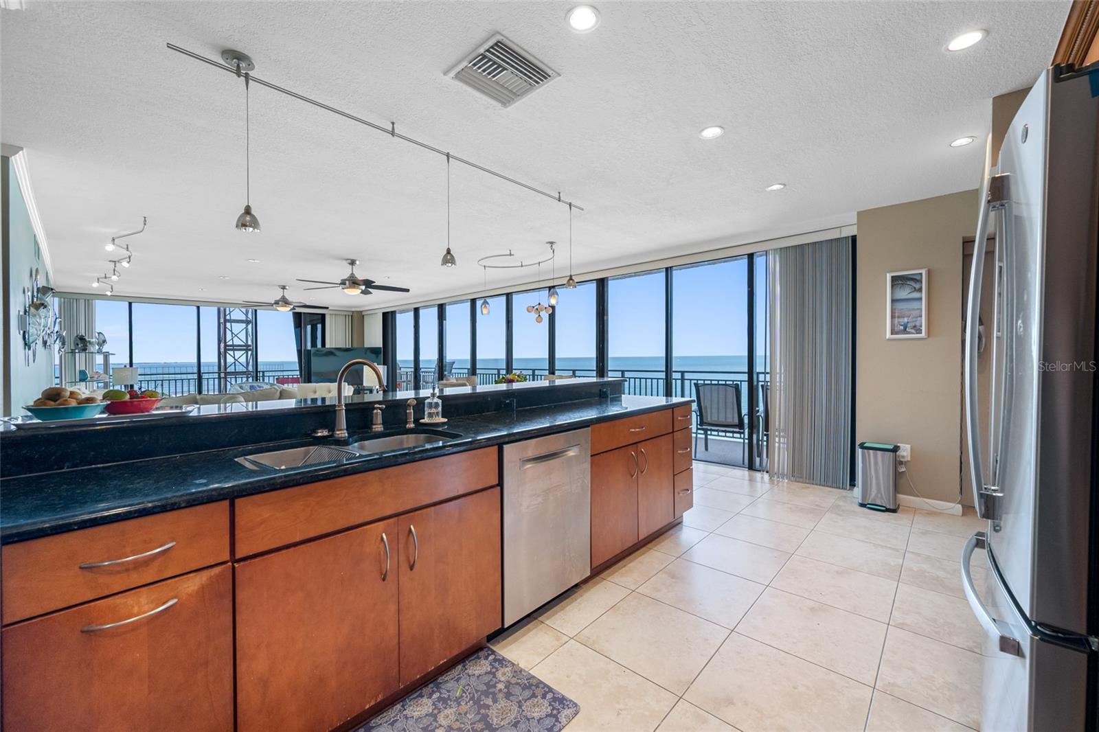 Image 14 of 47 For 7600 Bayshore Drive 703a