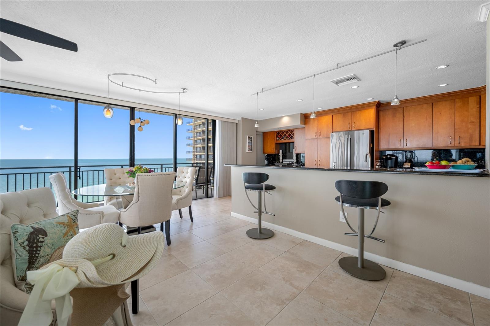 Image 6 of 47 For 7600 Bayshore Drive 703a