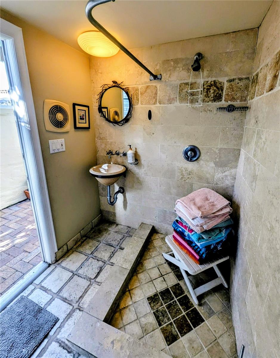 Image 24 of 72 For 2152 Coffee Pot Boulevard Ne