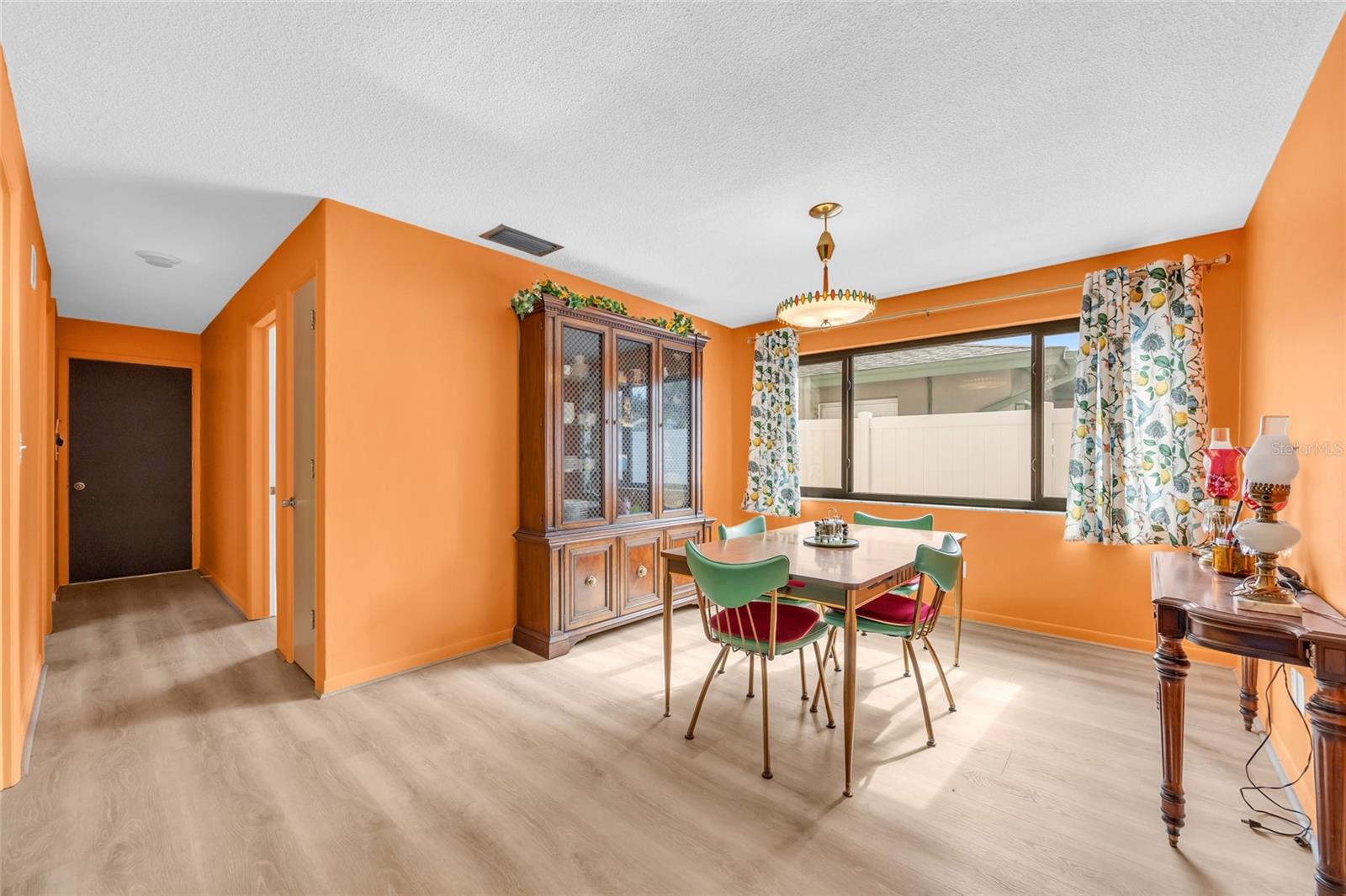 Image 11 of 33 For 2533 Bramblewood Drive W