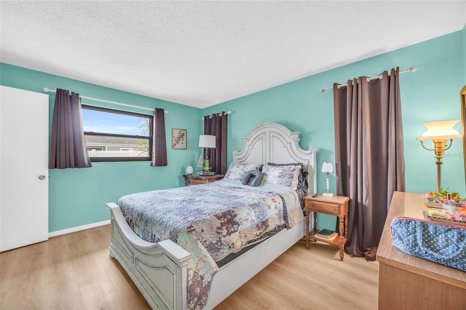 Image 17 of 33 For 2533 Bramblewood Drive W