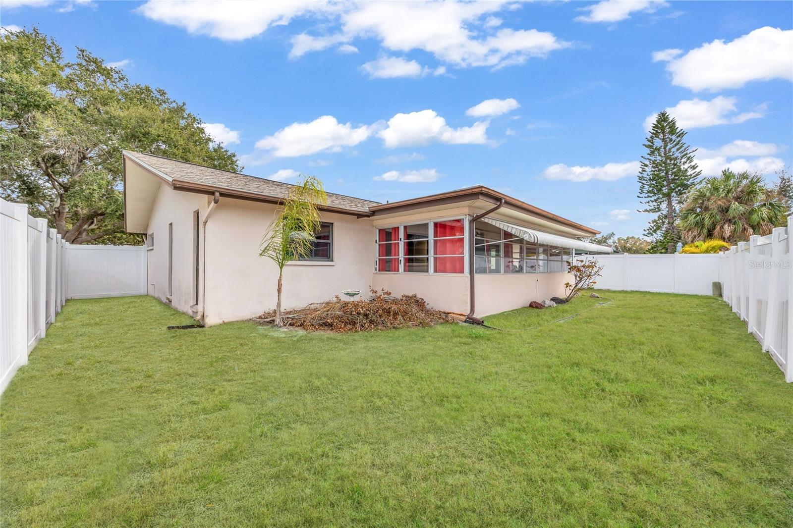 Image 26 of 33 For 2533 Bramblewood Drive W