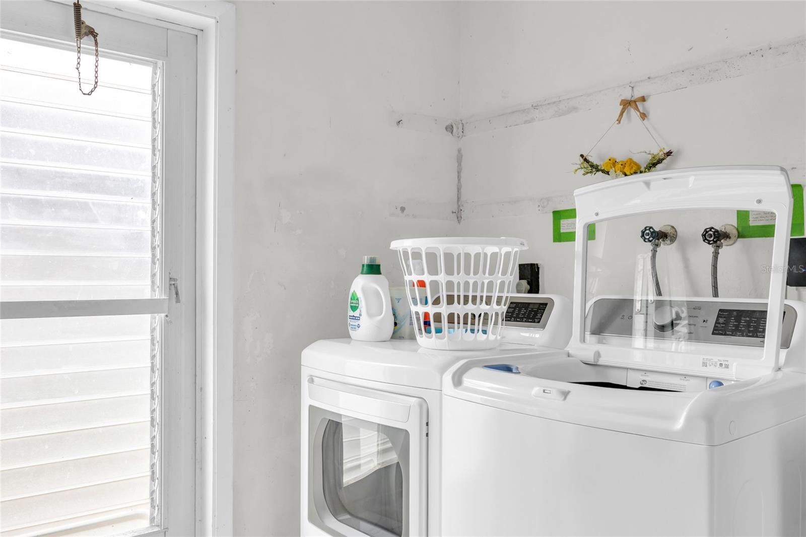 Image 27 of 33 For 2533 Bramblewood Drive W