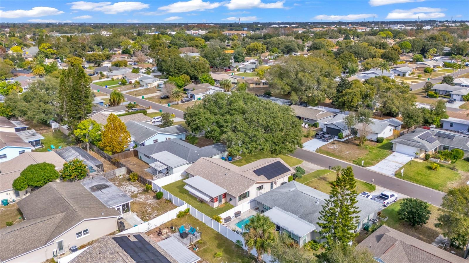 Image 30 of 33 For 2533 Bramblewood Drive W