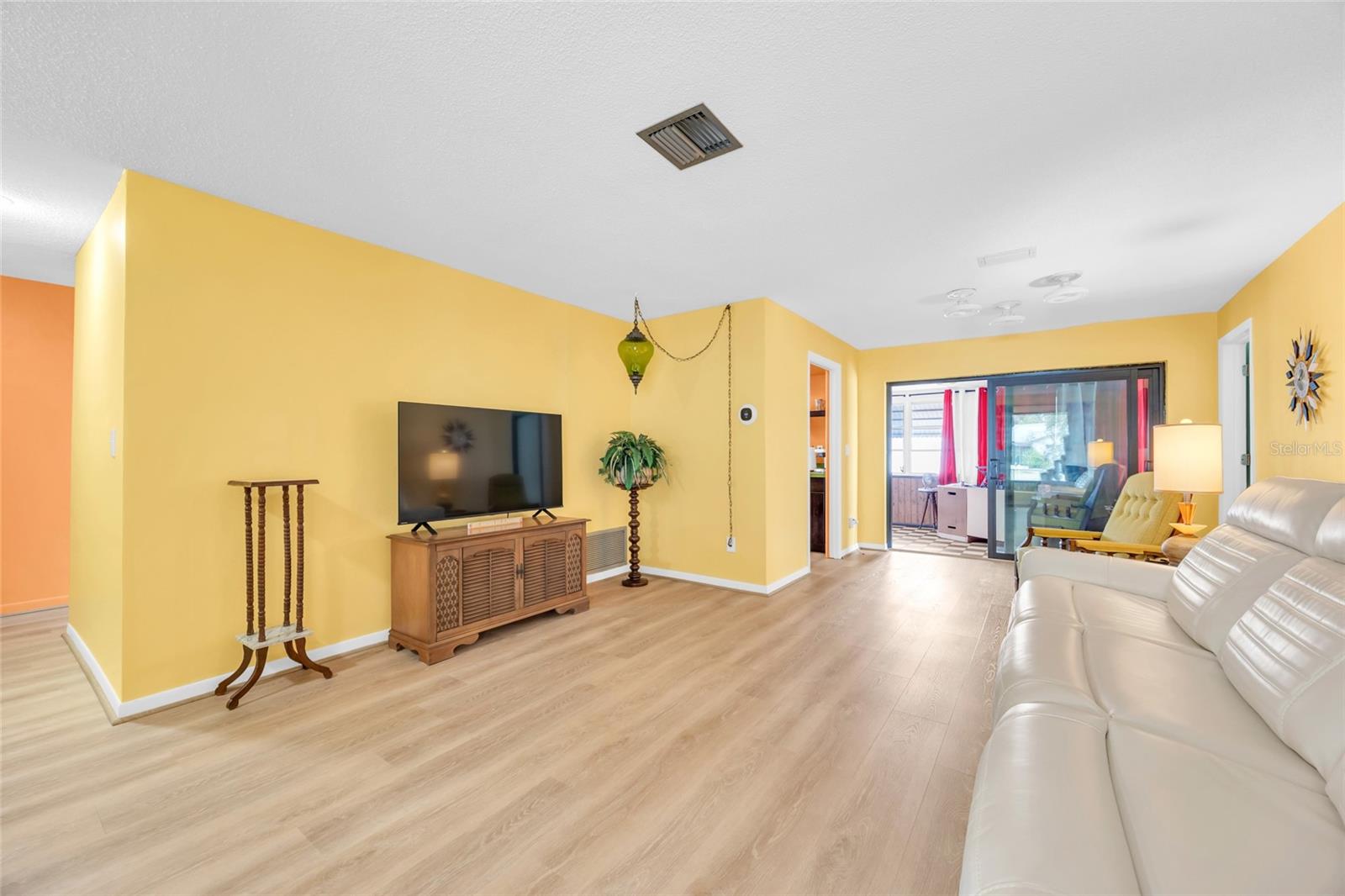 Image 6 of 33 For 2533 Bramblewood Drive W