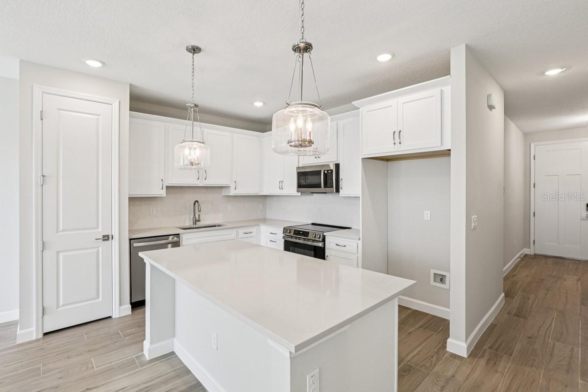 Image 10 of 25 For 7612 Deer Valley Circle  70