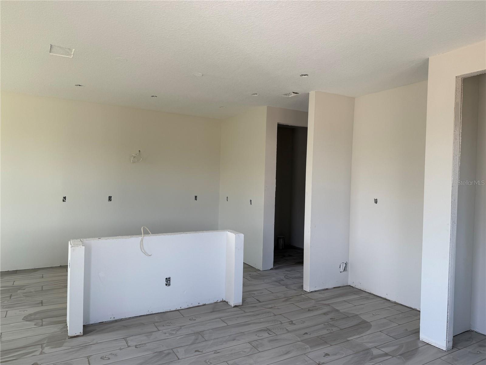 Image 6 of 25 For 7612 Deer Valley Circle  70