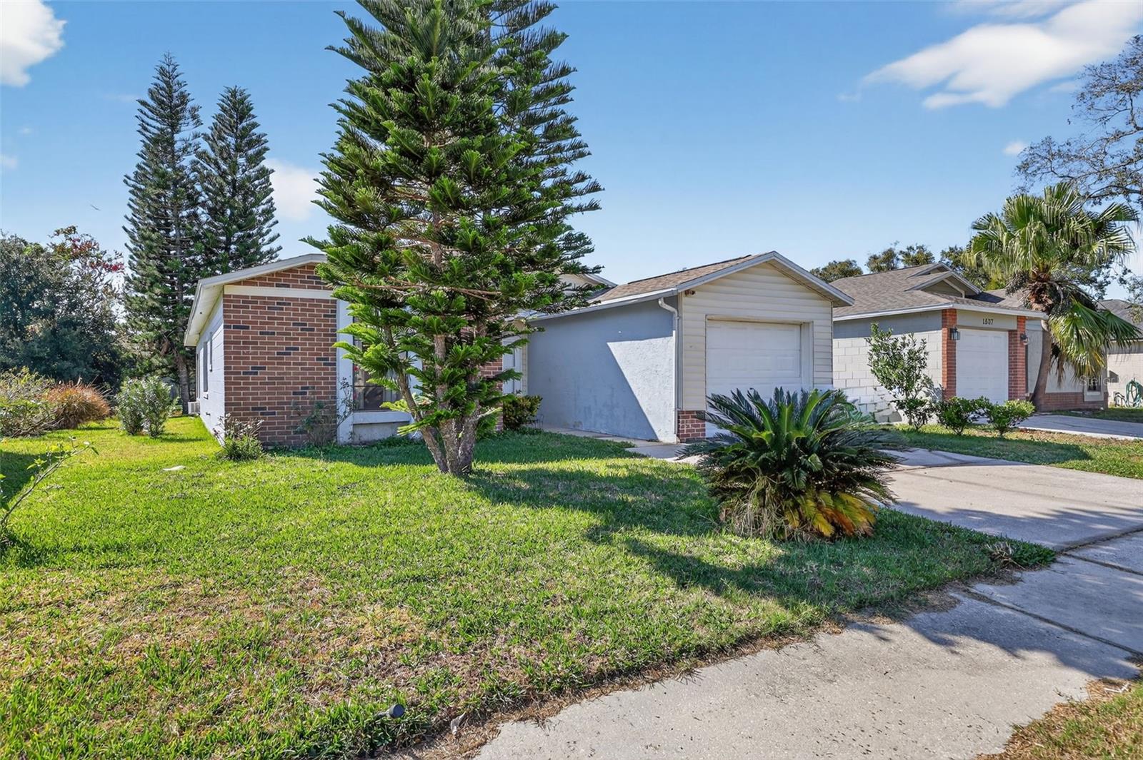 Image 3 of 27 For 1535 Thistledown Drive