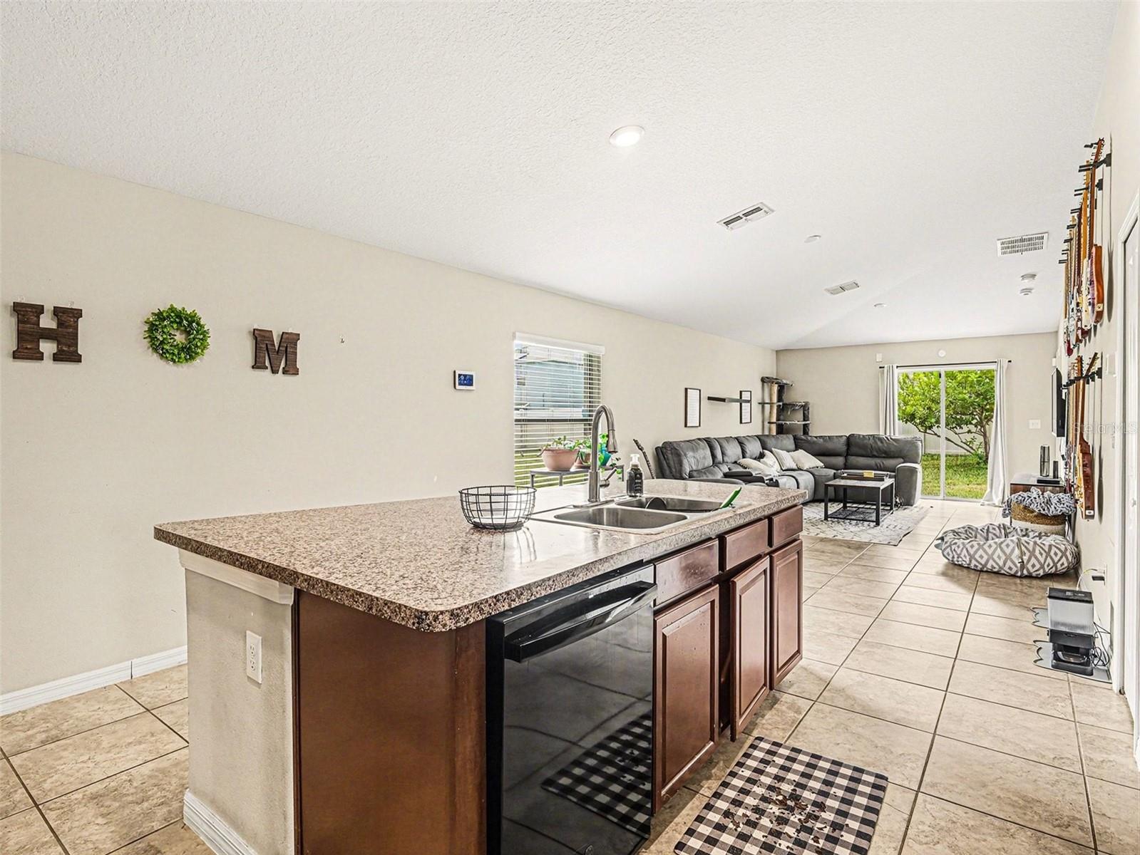 Image 11 of 14 For 17207 Beach Buttercup Place